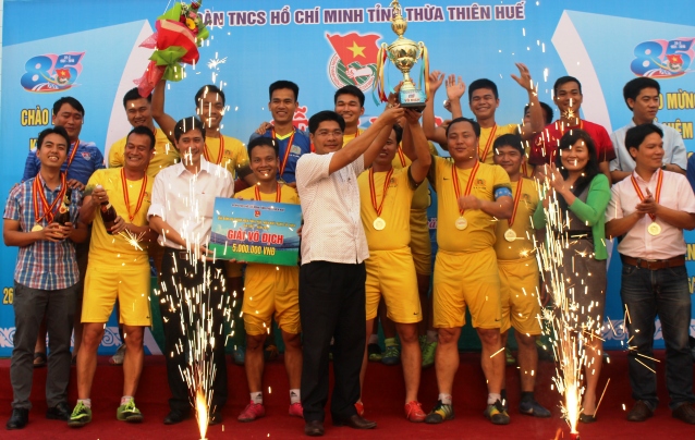 Đoàn thanh niên Công an tỉnh giành cup vô địch