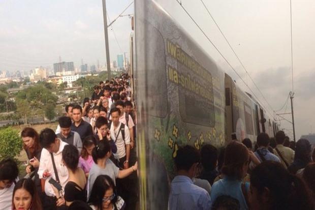 Thái Lan Tàu điện mất điện, hàng trăm hành khách mắc kẹt