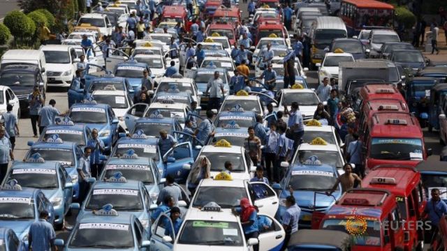 Indonesia Taxi biểu tình gây hỗn loạn giao thông