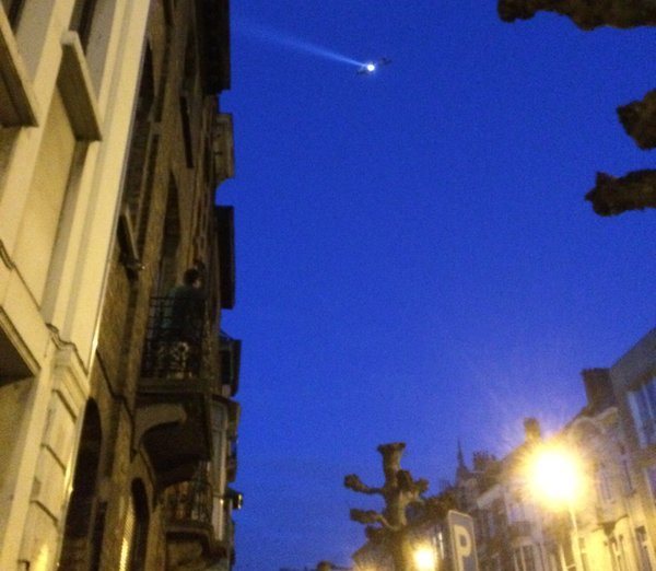 Phát hiện cờ IS và bom gài đinh trong một căn hộ ở Brussels