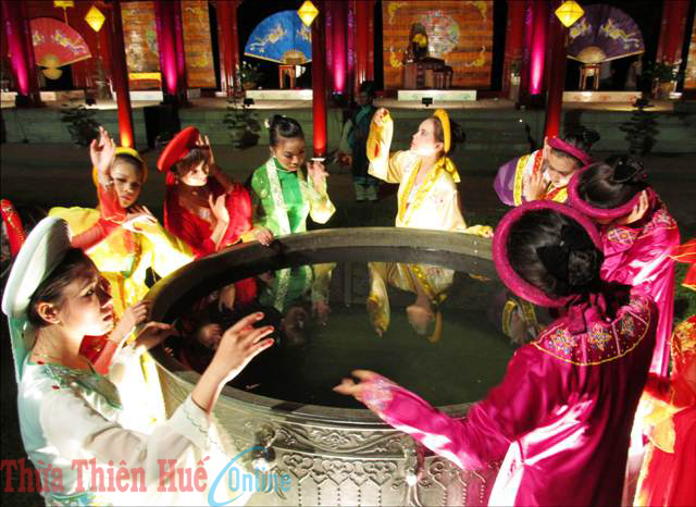 Gặp lại Đêm Hoàng cung