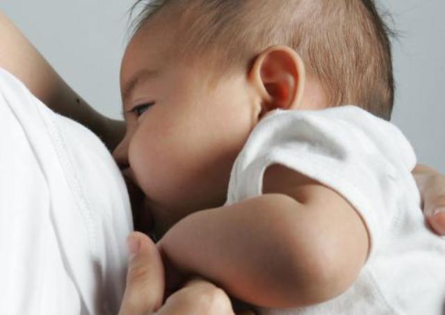 Sữa mẹ, vắc-xin mới có thể làm giảm nguy cơ nhiễm trùng tai ở trẻ sơ sinh