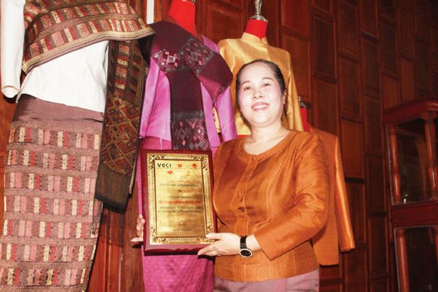 Thiết kế mới giúp bảo tồn văn hóa dệt lụa Lào