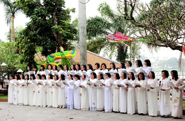 “Hãy yêu nhau đi”