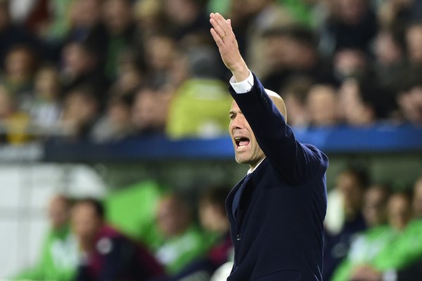 Hậu vệ Real Madrid phòng thủ như những đứa trẻ