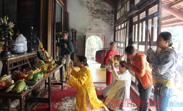 Khai mạc lễ hội điện Huệ Nam 2016