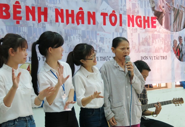 Hát cho bệnh nhân nghe