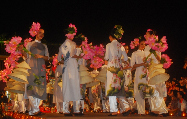 Về Huế may áo dài