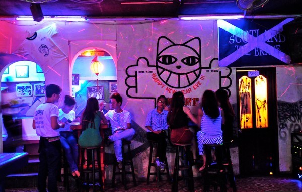 Bar Huế - Nhịp sống sôi động về đêm