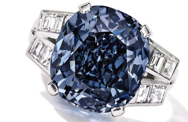 Nhẫn kim cương xanh quý hiếm của Shirley Temple đấu giá thất bại