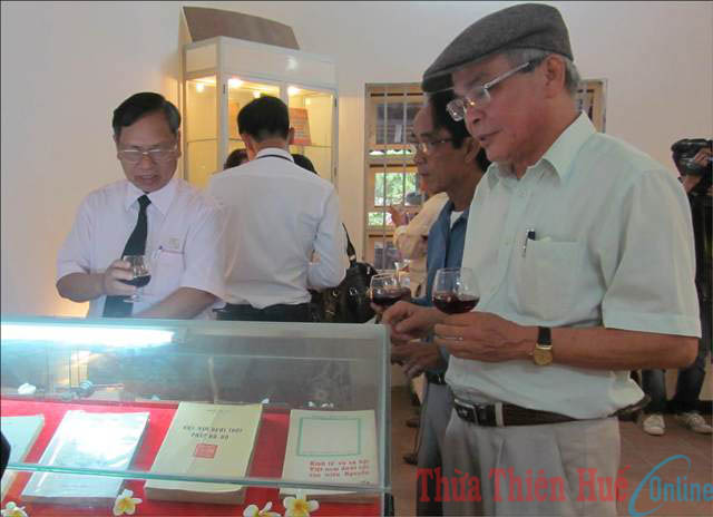 Ngắm bộ sưu tập trên 300 đầu sách về Huế