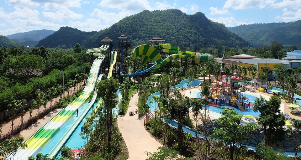 Tránh nóng, người dân tìm đến các công viên nước hàng đầu Thái Lan