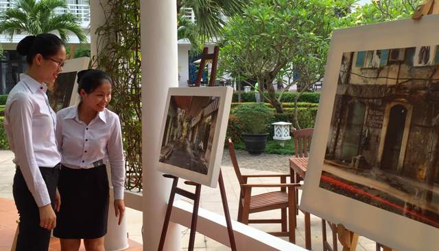 Khai mạc triển lãm ảnh Hà Nội Huế 18h 6h và sách “Huế, thành phố của những phiến đá nhỏ lệ”