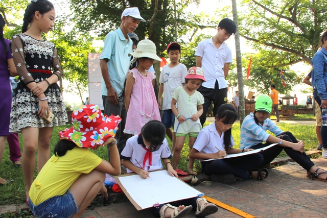 28 trường học tham dự hội vẽ tranh ở cầu ngói Thanh Toàn