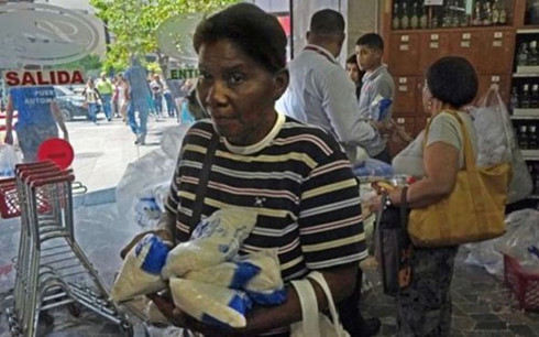 Lạm phát tăng mạnh, Venezuela tăng lương tối thiểu 30