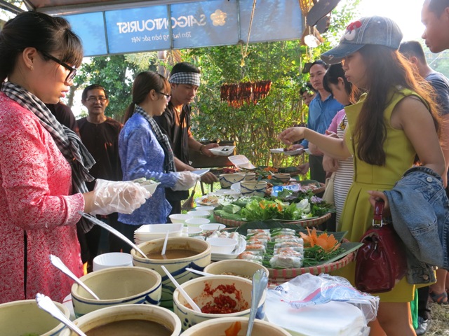 Nườm nượp thực khách