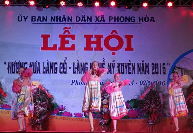 Hơn 10 000 lượt khách đến với “Hương xưa làng cổ” 2016