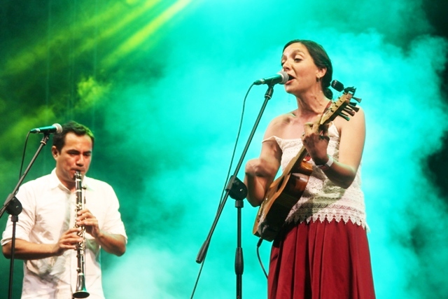 Nghêu ngao cùng điệu nhạc Mỹ La-tinh