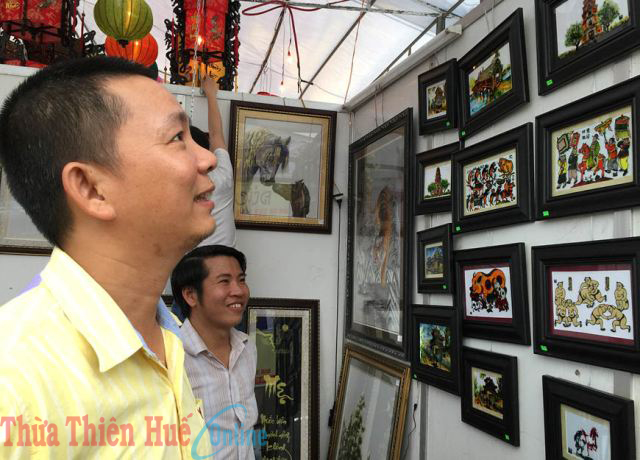 Tranh gương thành sản phẩm lưu niệm độc đáo