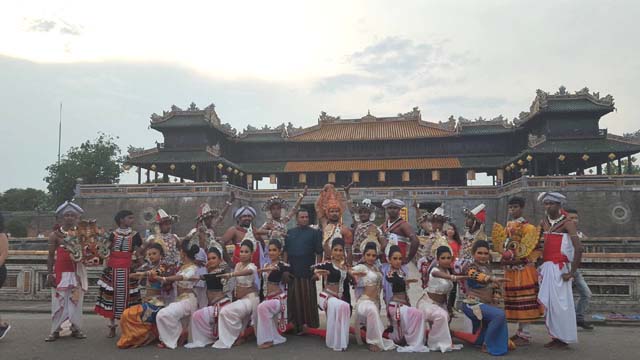 Trải nghiệm nhạc - vũ - kịch với nhóm múa thanh niên Sri Lanka