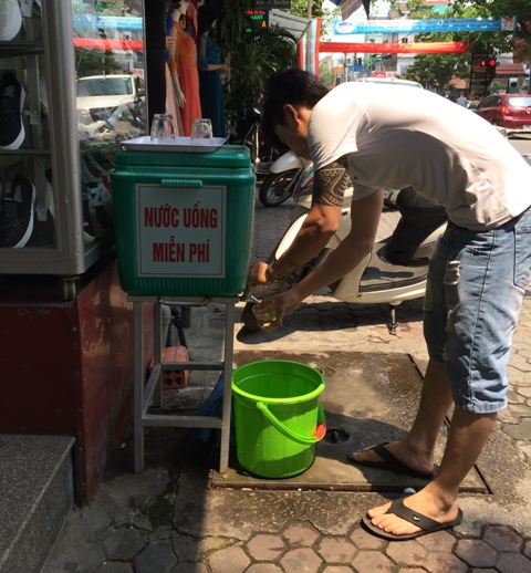 Nắng … đã có trà đá miễn phí