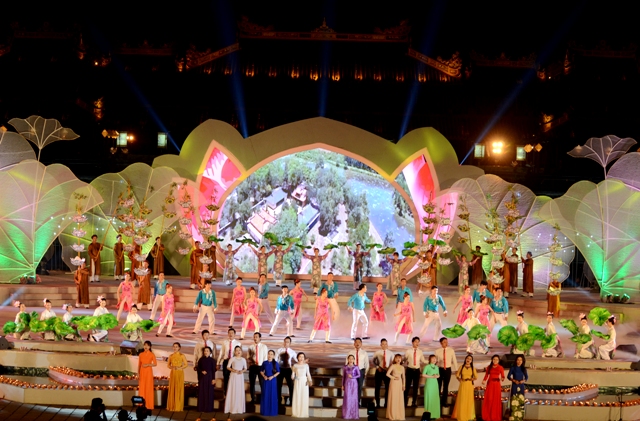 Huế mãi trọn tình