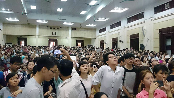 Chưa hết lo ngại về “sàn chứng khoán tuyển sinh”