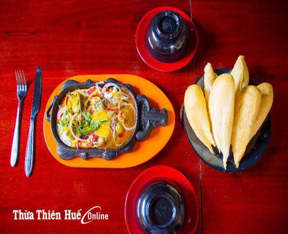 Ốp la hàu, món ăn lạ