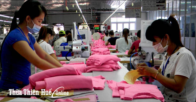 Tăng đầu tư nguyên phụ liệu, giảm cấp phép sản xuất