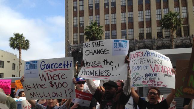 Hàng ngàn người tuần hành do khủng hoảng vô gia cư ở Los Angeles