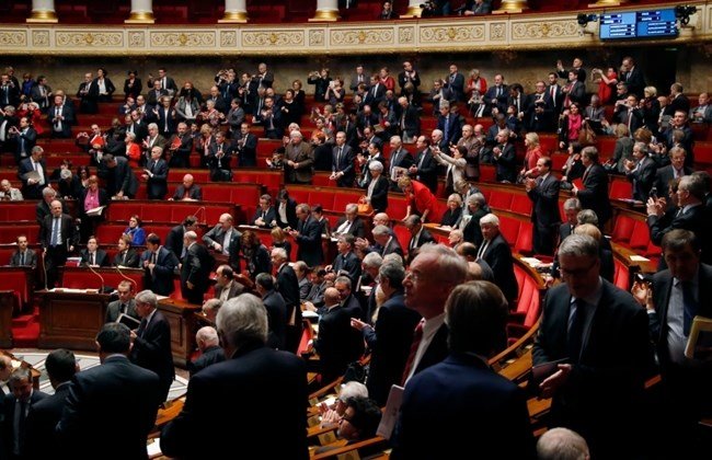 Pháp kéo dài tình trạng khẩn cấp thêm 2 tháng