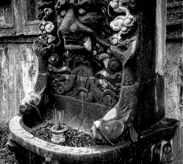 Nghệ thuật trang trí đài nước đặc sắc ở điện Kiến Trung