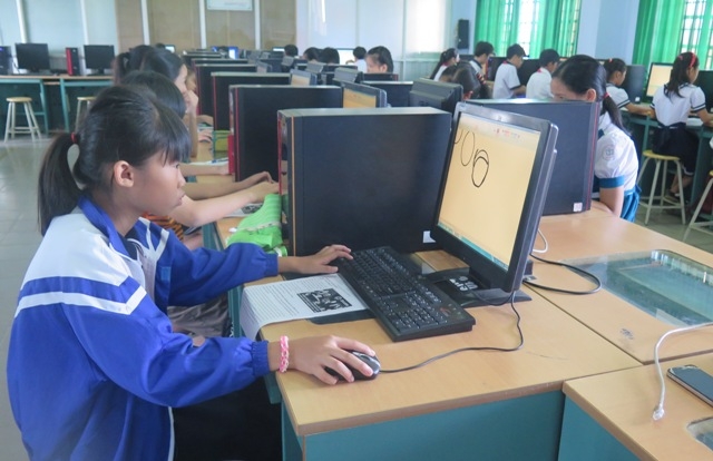 Gần 400 học sinh tham gia hội thi tin học trẻ 2016