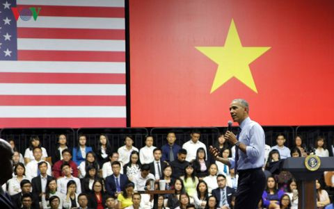 Đối thoại với bạn trẻ, Tổng thống Mỹ Obama nói về giữ chân nhân tài