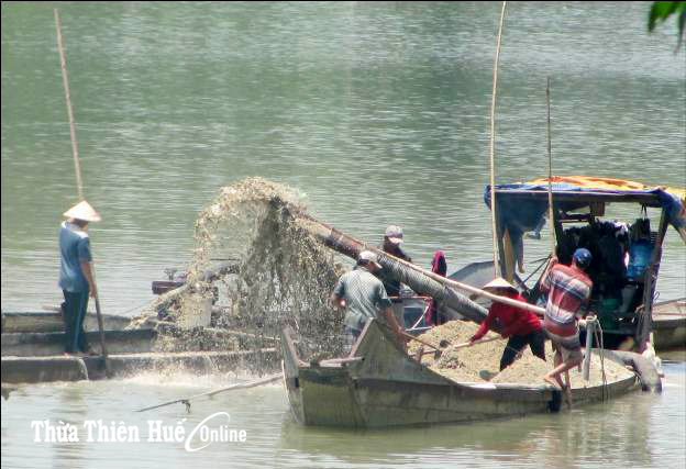 Ngăn chặn khai thác cát trái phép trên sông Bồ