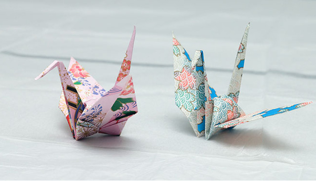 Ông Obama tự tay gấp hạc giấy làm lay động trái tim người Nhật