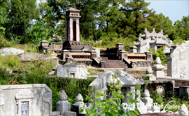 Di tích lăng mộ Thái Phiên-Trần Cao Vân bị xâm phạm nghiêm trọng