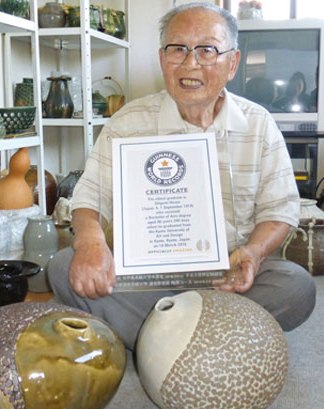 Cụ ông Nhật Bản lập kỷ lục người tốt nghiệp đại học cao tuổi nhất thế giới