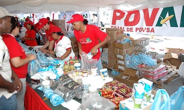 Venezuela phân phát hàng nghìn tấn lương thực cho người dân