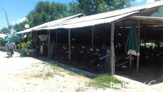 Sớm di dời quán tạm trước Công ty Scavi