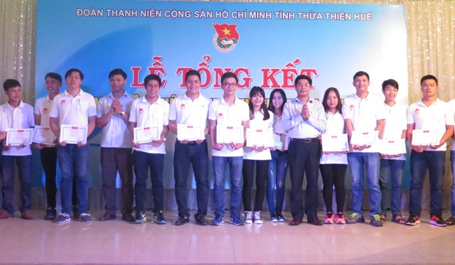 Khen thưởng 47 cá nhân, tập thể trong hoạt động tình nguyện phục vụ Festival Huế 2016