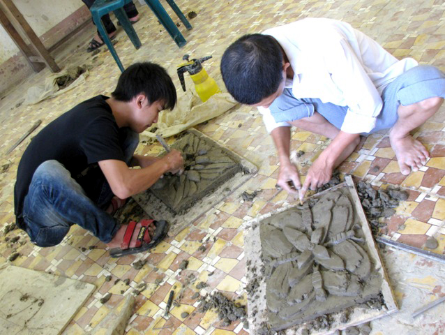 Tiếp tục một năm sóng gió