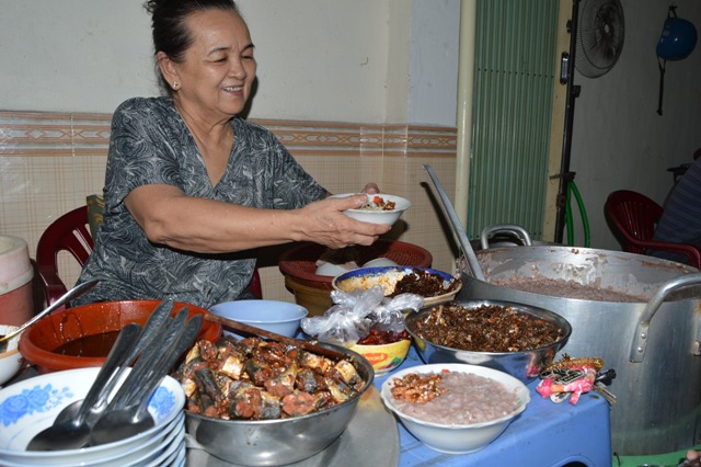 Cháo gạo đỏ, cá ngó đuôi