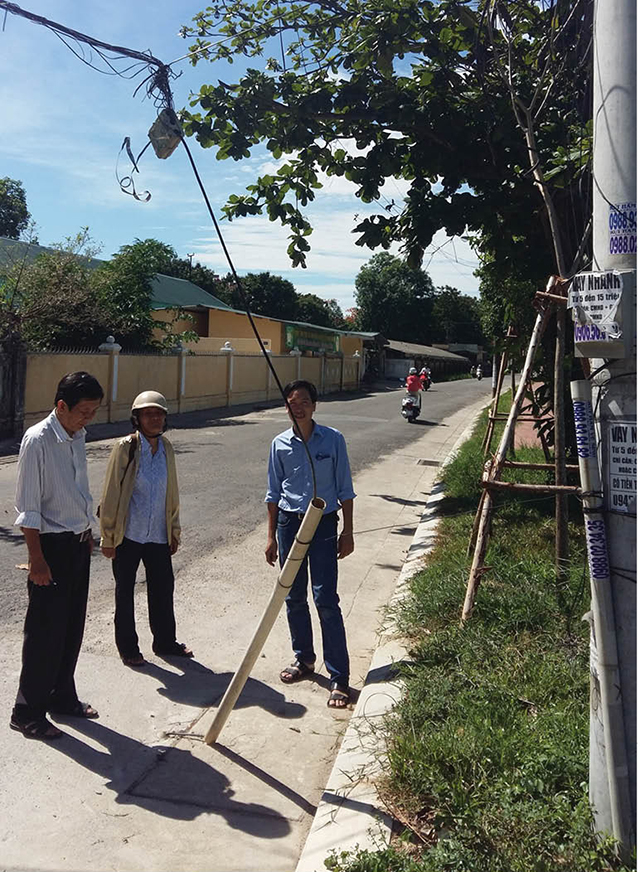 Tuyến cáp lòng thòng đe dọa người đi đường