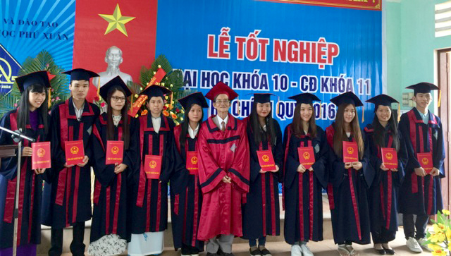 Đại học Phú Xuân trao bằng tốt nghiệp cho 50 tân cử nhân