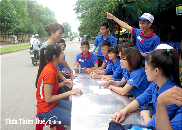 Sát cánh cùng mùa thi