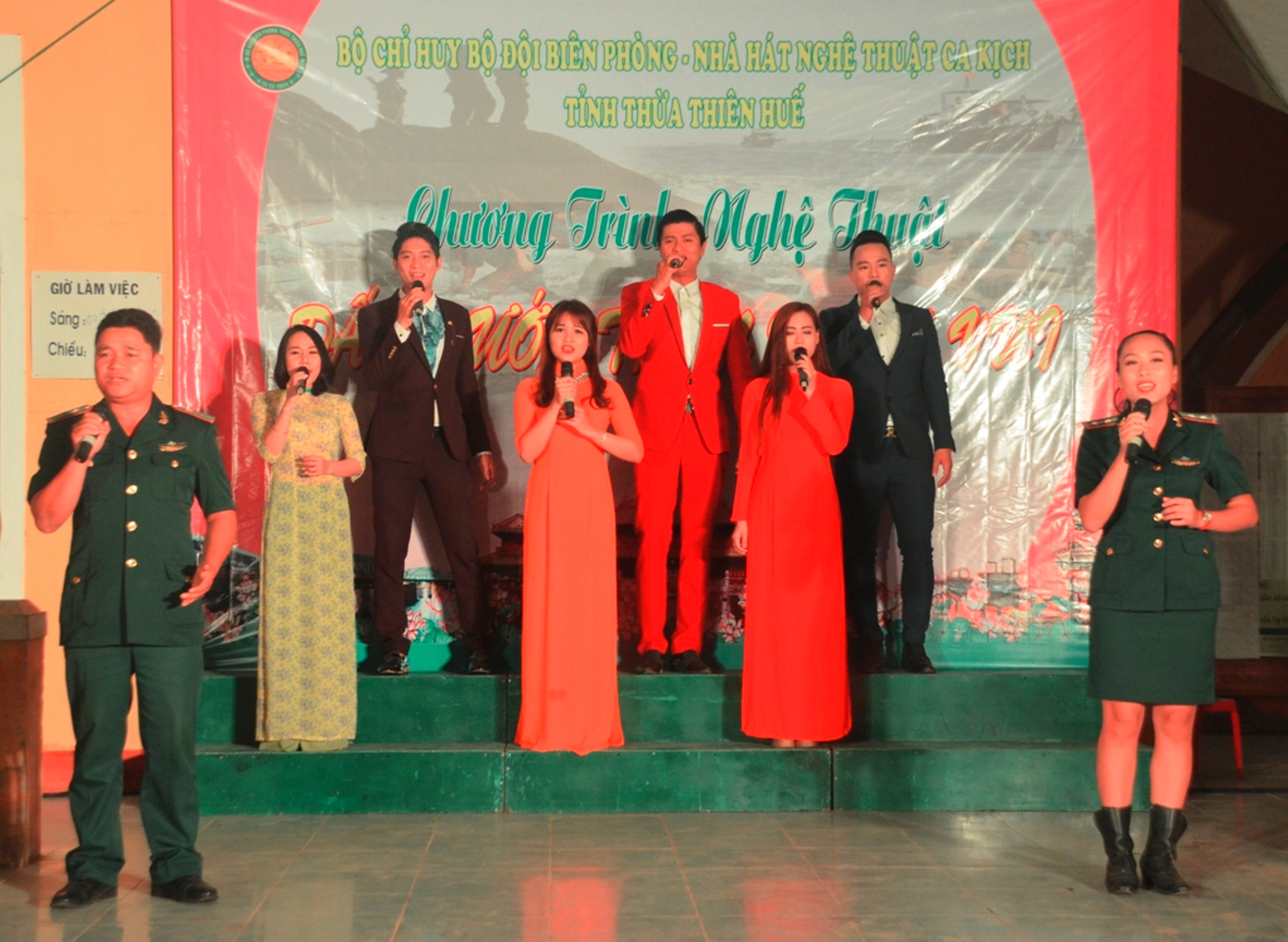 Giao lưu văn nghệ đất nước trọn niềm vui