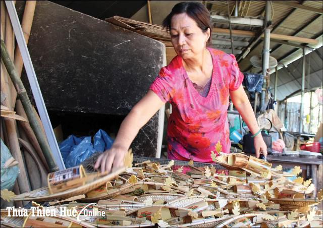 Thuyền tre nhớ Huế