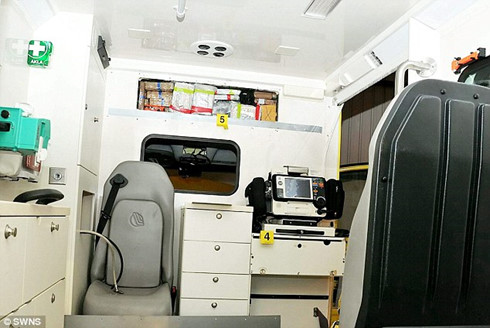 Giả mạo xe cấp cứu, giấu đến 2,1 tỉ USD ma túy từ Hà Lan đến Anh