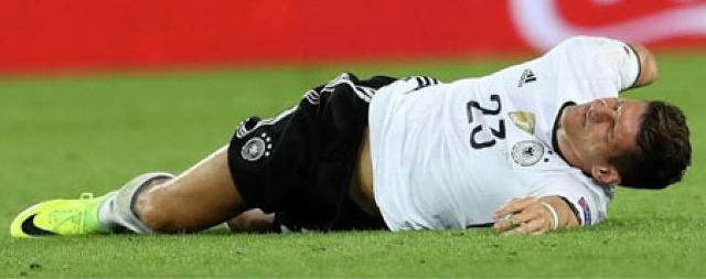 Lo người đóng thế